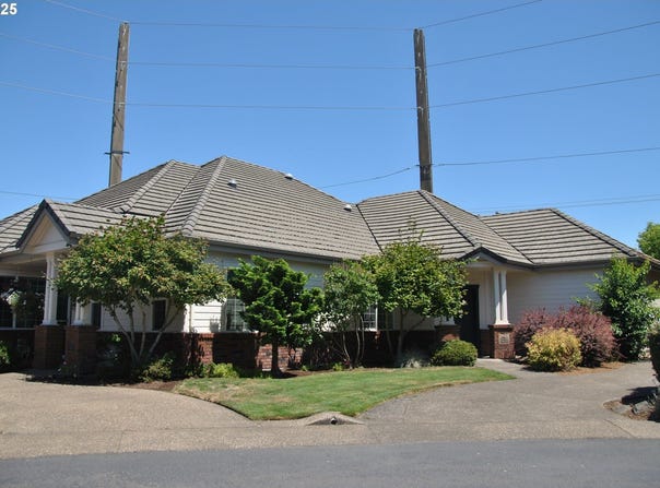 2063 LAKE WIND DR, Eugene, OR 97408