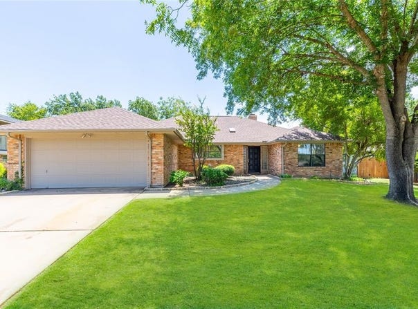 5207 Fairway Circle, De Cordova, TX 76049