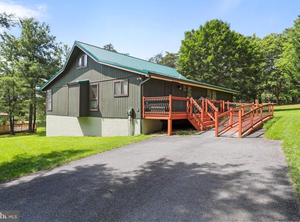 239 THE WOODS ROAD, HEDGESVILLE, WV 25427