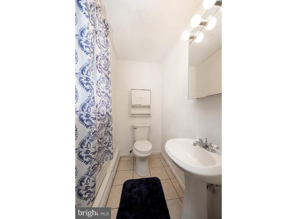222 COLLINGDALE AVENUE, COLLINGDALE, PA 19023