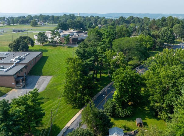 148 S ACADEMY DRIVE, EPHRATA, PA 17522