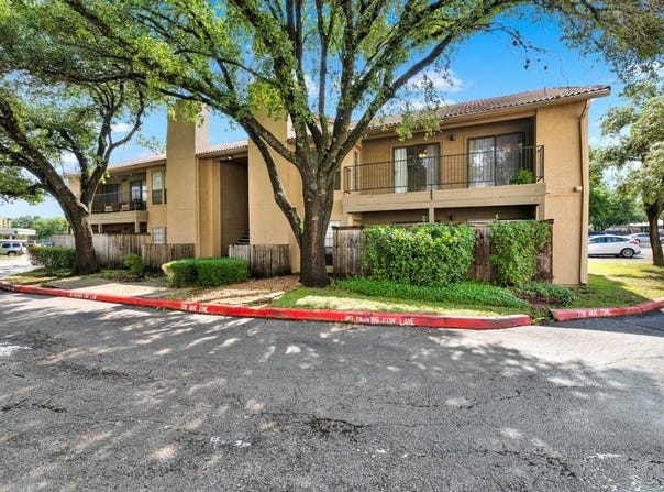 1202 Thorpe LN, San Marcos, TX 78666