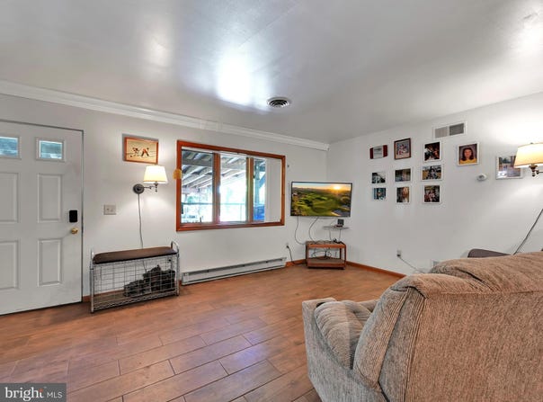 400 SMITH LANE, PALMYRA, PA 17078