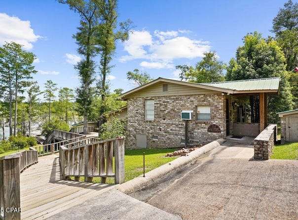 2684 LAKEVIEW Circle, Alford, FL 32420