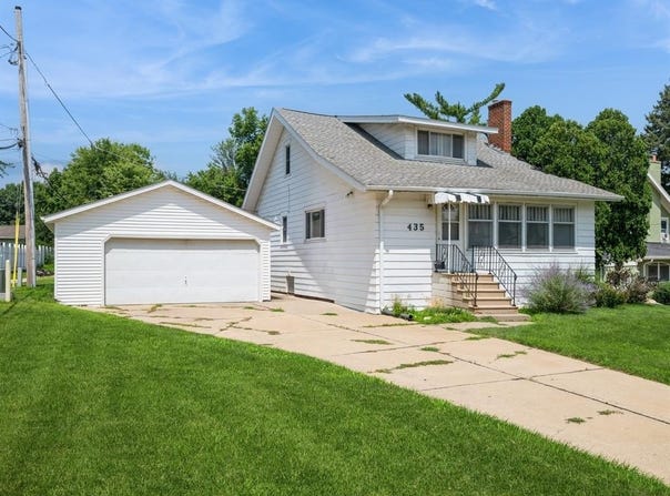 435 Forest Drive SE, Cedar Rapids, IA 52403