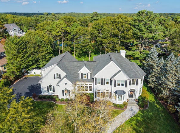 13 N Glen Drive, Mashpee, MA 02649