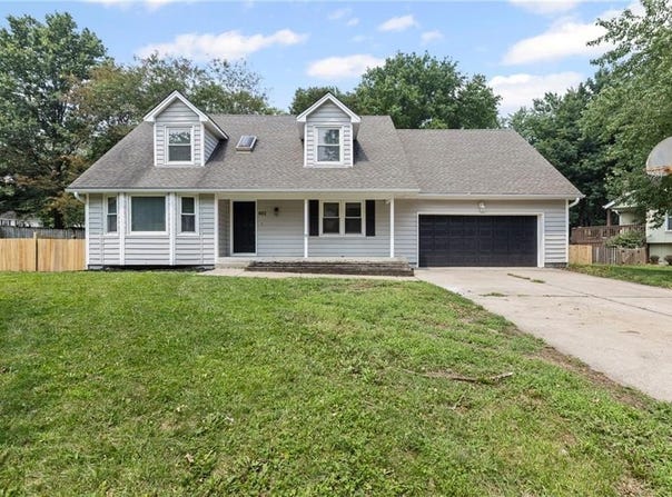 602 SE Brentwood Drive, Lee's Summit, MO 64063