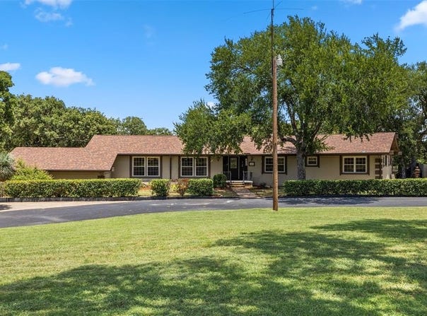 3315 Curry Road, Arlington, TX 76001