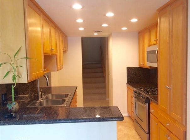 5800 Owensmouth Avenue, Woodland Hills, CA 91367