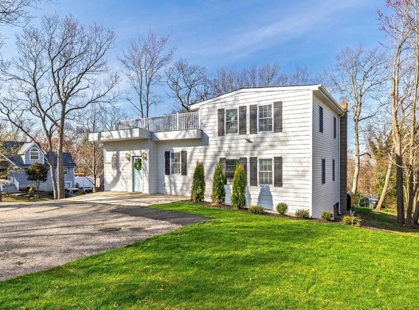 94 Dawn Road, Rocky Point, NY 11778