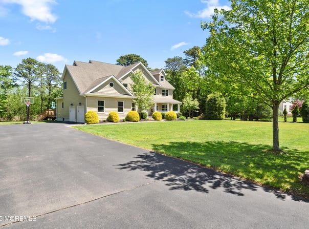 4 Hummingbird Court, Howell, NJ 07731