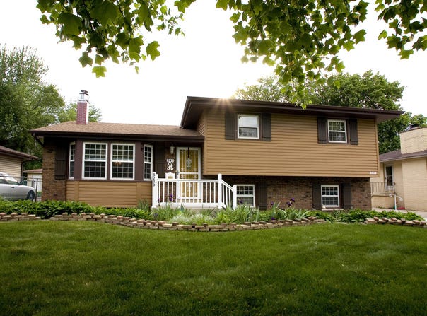 8230 Beech Avenue, Munster, IN 46321