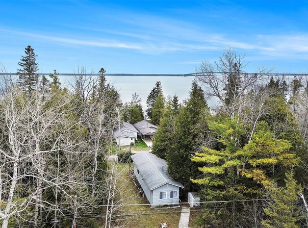 821 Lakeside Drive, Mackinaw City, MI 49701