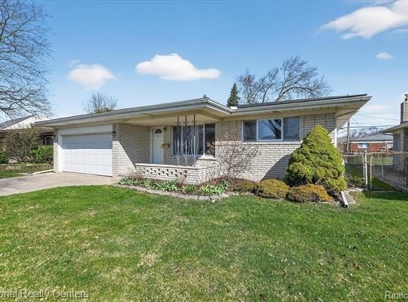 13177 Grand Haven Drive, Sterling Heights, MI 48312