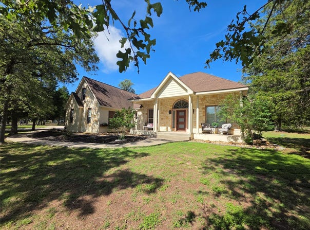 330 Arbors Cir, Elgin, TX 78621
