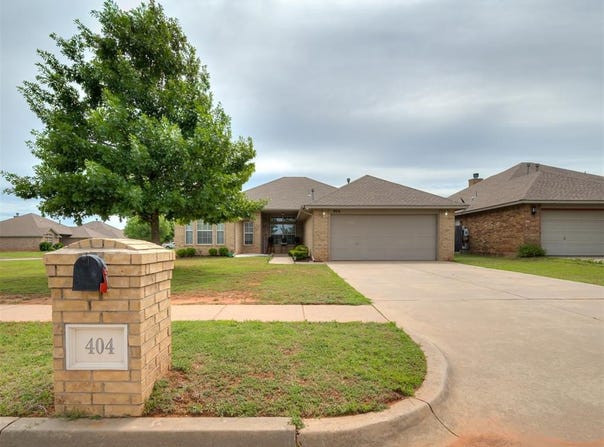 404 S Pointe Lane, Mustang, OK 73064