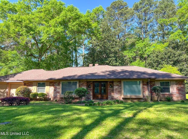 5365 Red Fox Road, Jackson, MS 39211