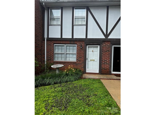 1300 Larchmont Place, Salisbury, NC 28144