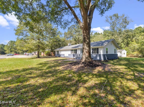 251 Old 87 Road, Riegelwood, NC 28456