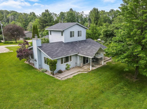 16966 Maple Drive, Leroy, MI 49655