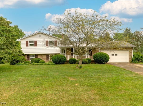 971 Camelia Street NW, Hartville, OH 44632