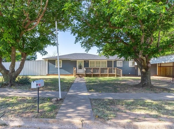 909 SE 5th Street, Knox City, TX 79529