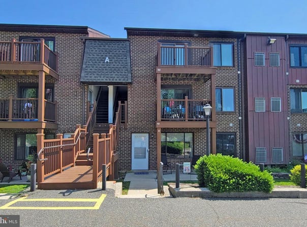 5200 HILLTOP DRIVE, BROOKHAVEN, PA 19015