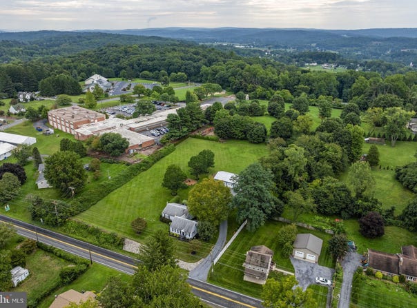 4464 NEW HOLLAND Road, MOHNTON, PA 19540