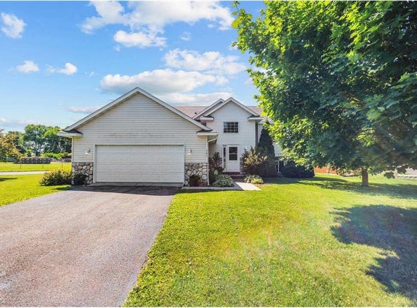 303 Bavaria Lane, Waverly, MN 55390