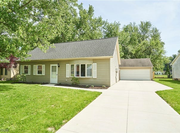 231 College Park Drive, Elyria, OH 44035