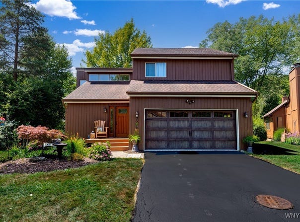 7 Hummingbird Lane, Amherst, NY 14228