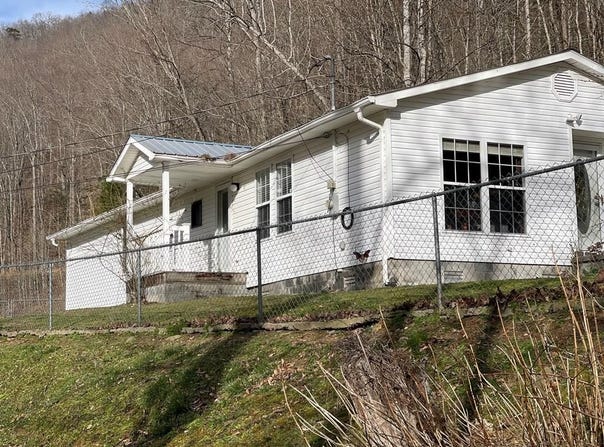 380 Crab Apple Dr, Blackey, KY 41804