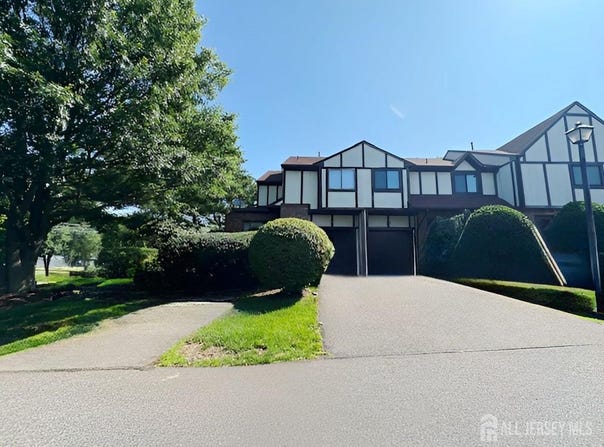 2 Devonshire Court, Ewing, NJ 08628