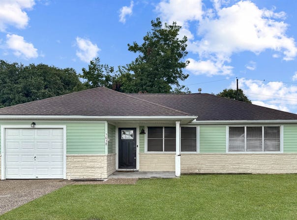 5038 Gulf Ave, Groves, TX 77619
