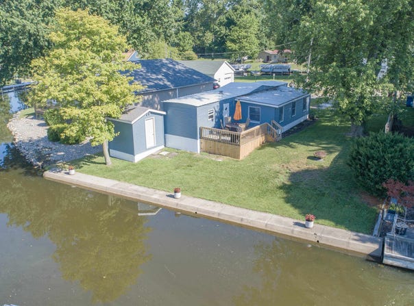 255 Lane 102 Crooked Lake, Angola, IN 46703-9153