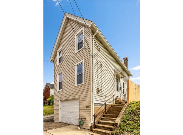 213 Highland Ave, Pitcairn, PA 15140