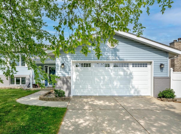 3134 Burge Drive, Crown Point, IN 46307