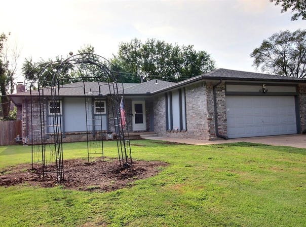 1213 N 1st, Mulvane, KS 67110