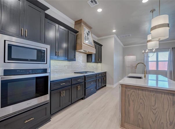 9312 Taggert Lane, Yukon, OK 73099