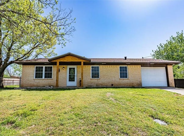 1008 Grayson Street, Nocona, TX 76255