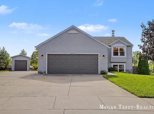 6230 Belmont Farms NE, Belmont, MI 49306