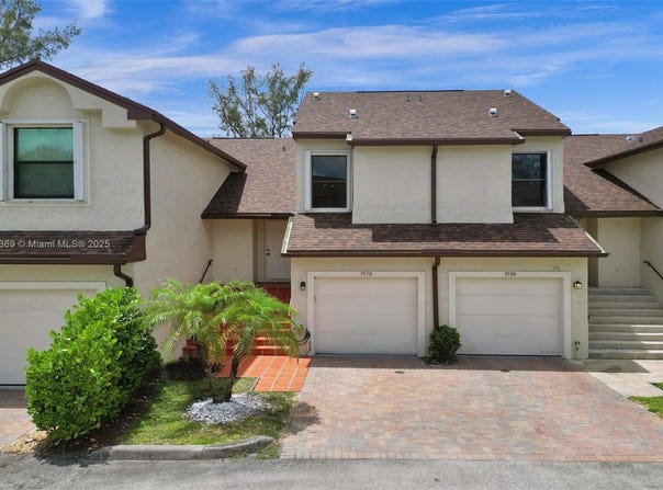 9570 SW 3rd Ct, Pembroke Pines, FL 33025