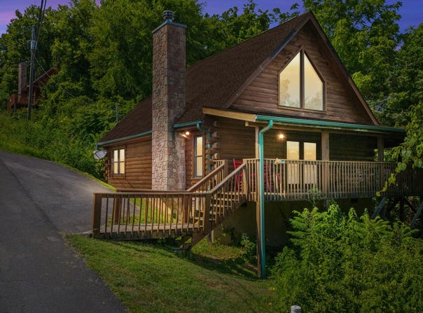 2213 Eagle Feather Drive, Sevierville, TN 37876