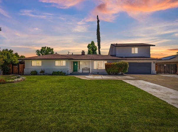 925 Purdue Avenue S, Fresno, CA 93727