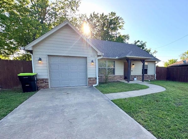 923 N Summer Tree Drive, Ada, OK 74820