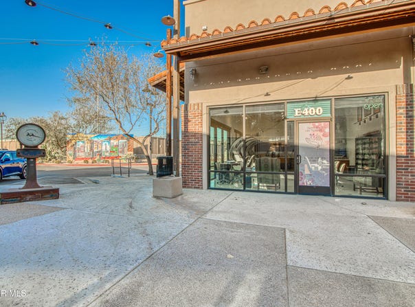 145 Sunset Road unit: E-400, El Paso, TX 79922
