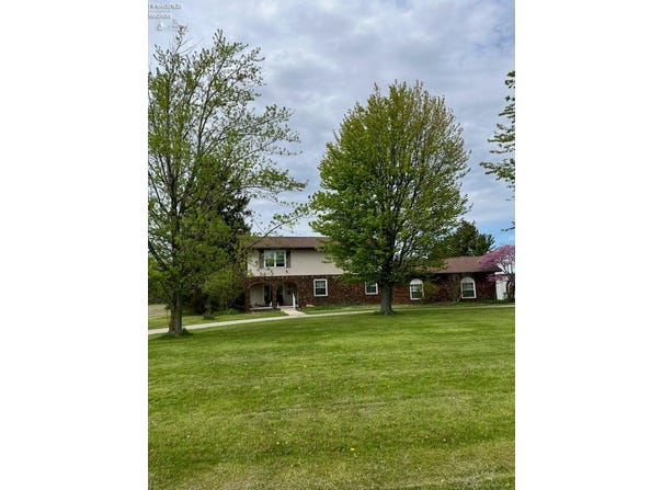 6515 W Township Road 102, Tiffin, OH 44883-9768