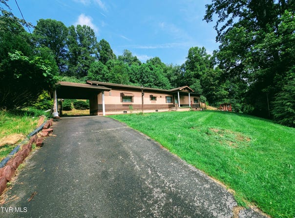 2056 Honey Camp Road, Clintwood, VA 24228