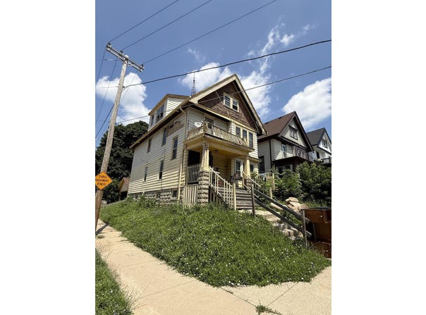 444 W Burleigh St, Milwaukee, WI 53212