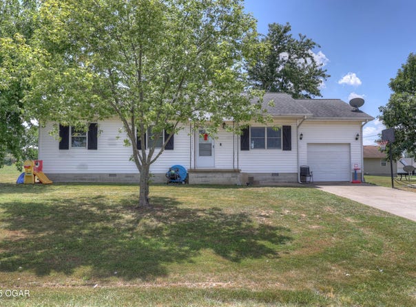 637 W 30th Street, Baxter Springs, KS 66713